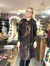 Marta du Chateau MdcFiorella kjole 7522 i nero – sort viskosekjole med løs pasform