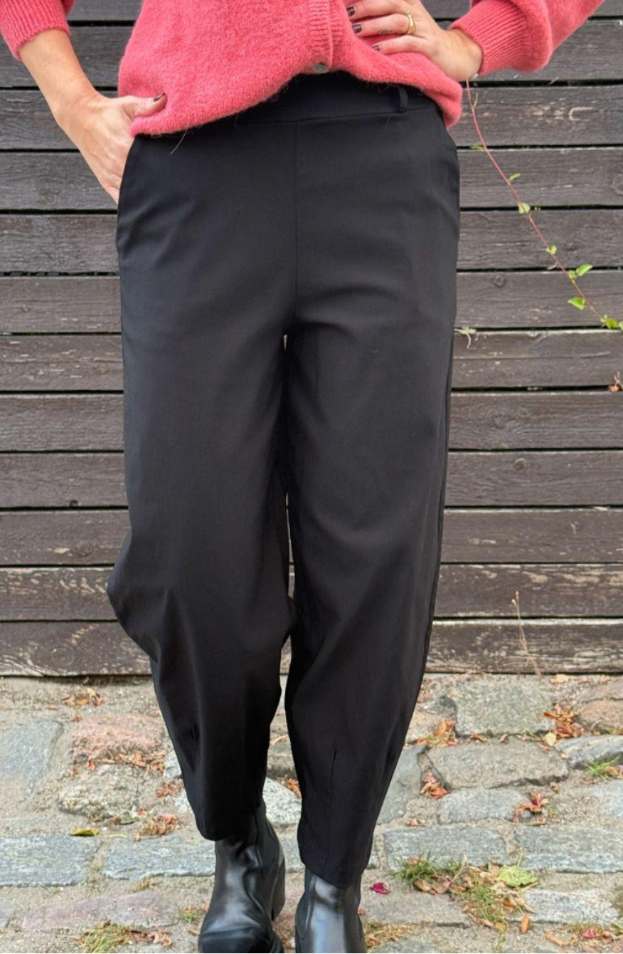 Black Colour Beate Barrel Pant Black damebukser