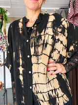 Cofur Diva Blouse sort/beige silkebluse i upcyclet vintage sari-silke