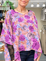 Cofur Lombok Poncho Blouse lilla blomstret one-of-a-kind silkebluse til dame