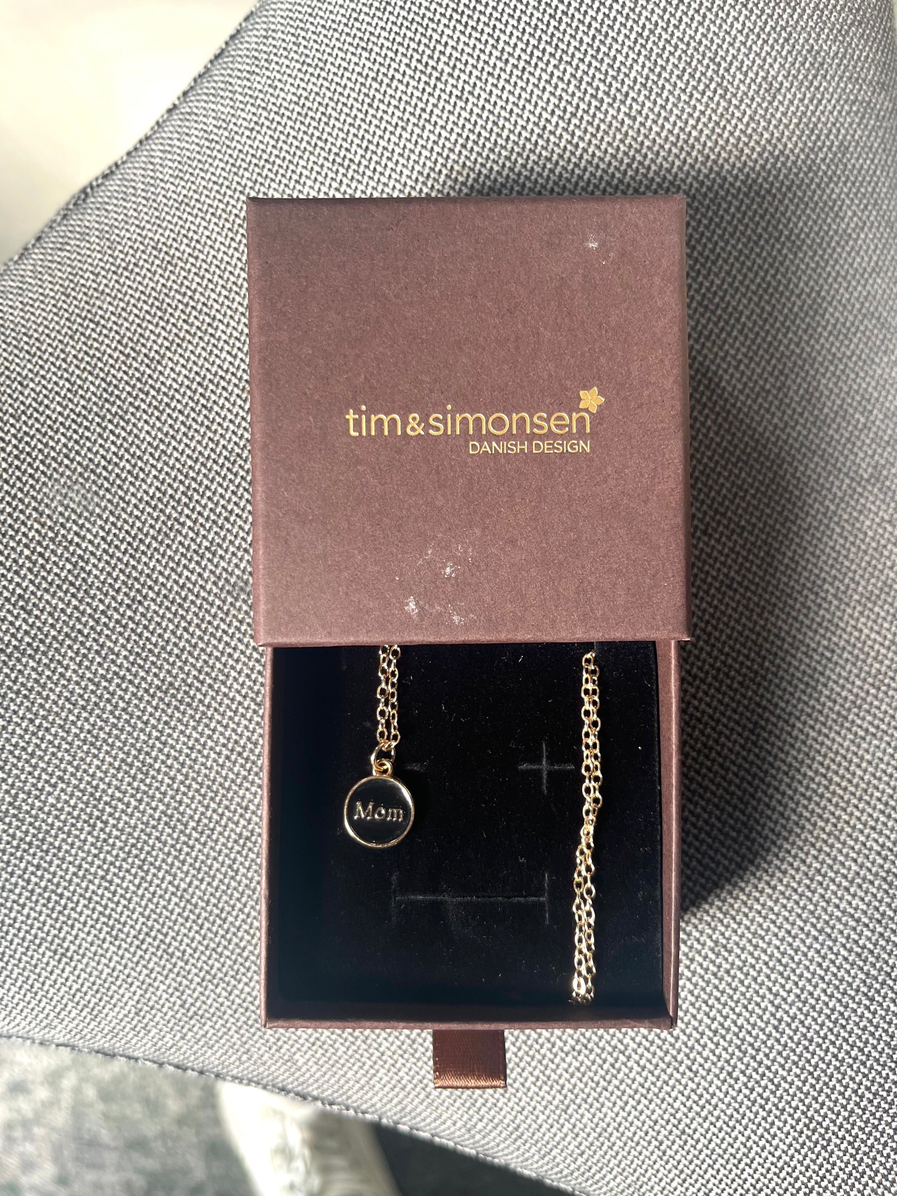 Mom Necklace Color – Halskæde – 18K Guldbelagt – Gold-black – Tim & Simonsen