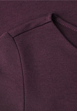 New Lanea Berry Plum bluse med feminin bådhals