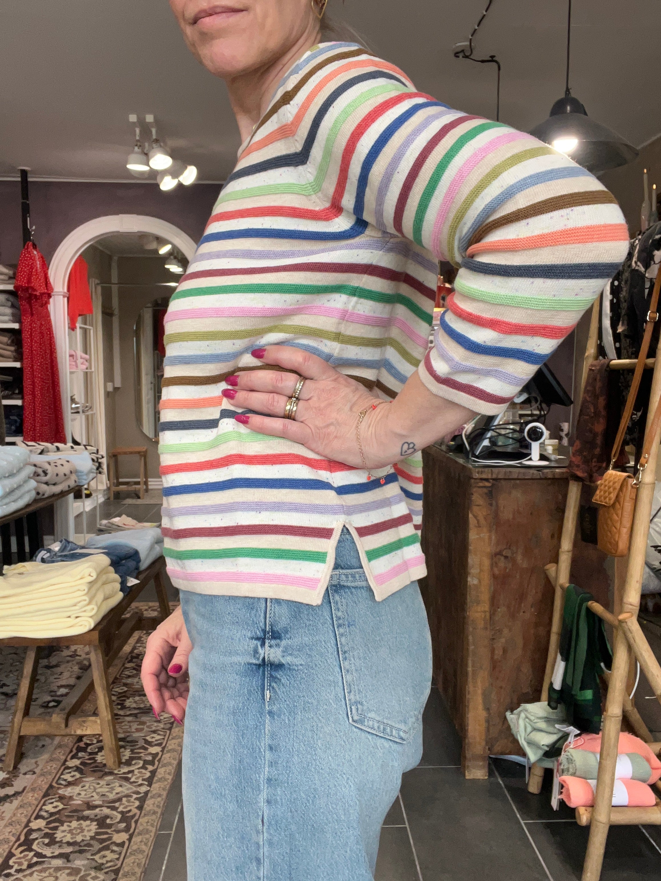 Adele Bluse – Light Oat fra Mansted