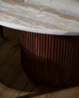 Rundt marmor spisebord med træfod moderne nordisk stil