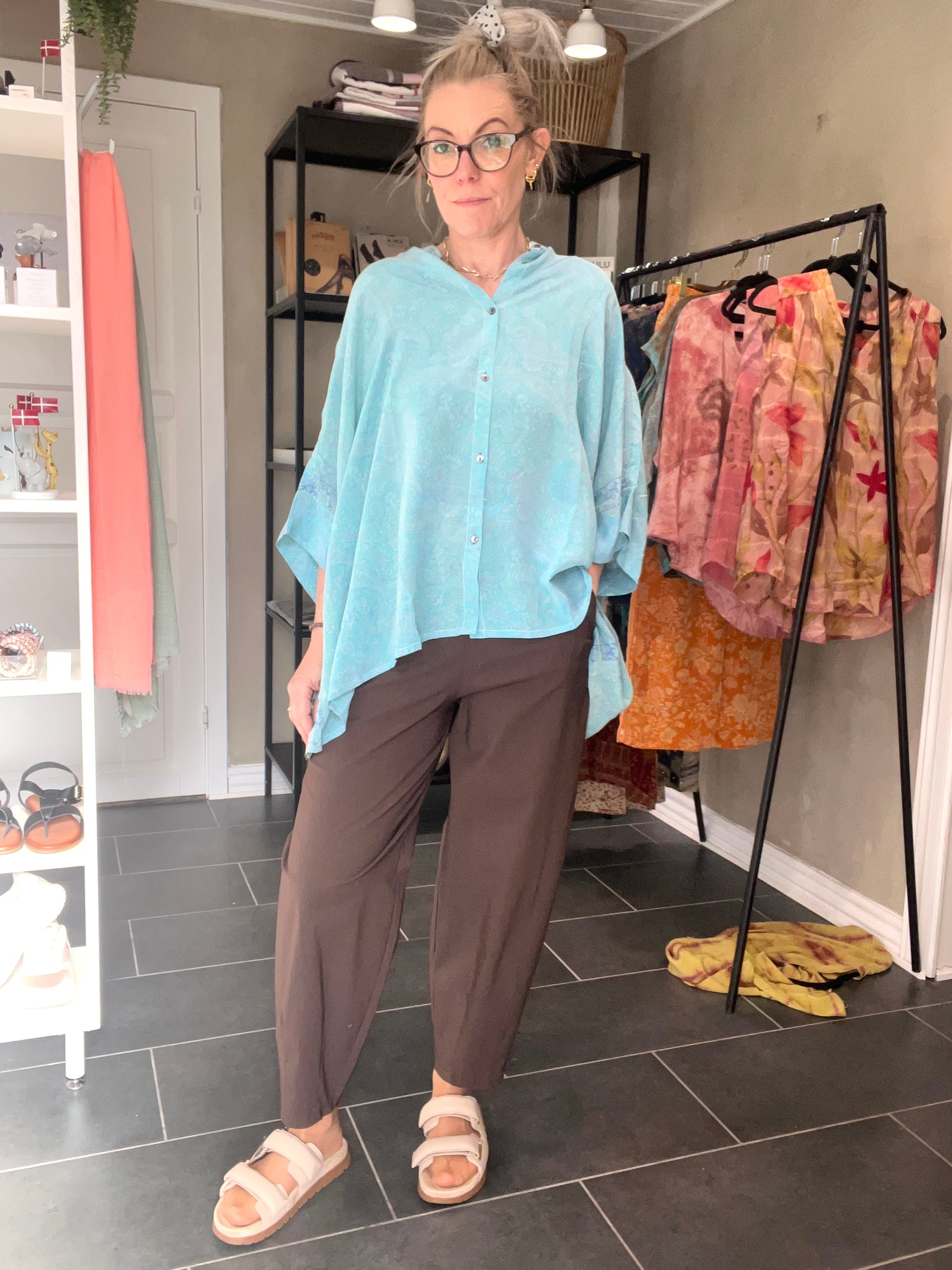 Løs silkebluse med boheme-look