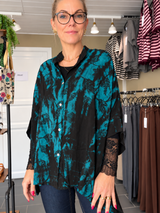 Cofur Diva Blouse petroleumsfarvet unika silkebluse i genanvendt sari-silke