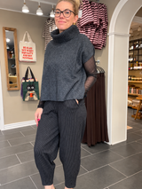 Torino Barrel Pant Black nålestribede damebukser med stretch