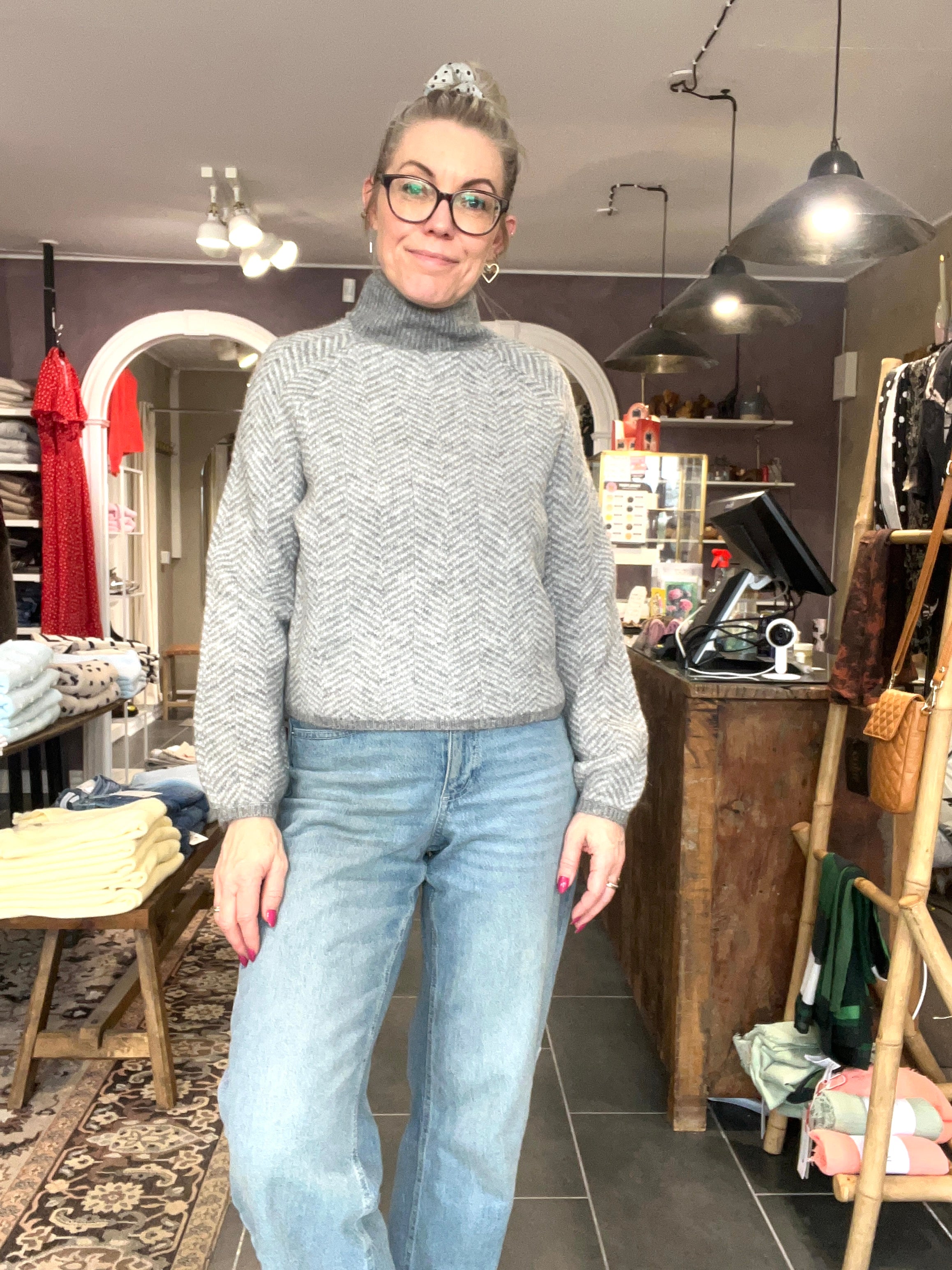 Komfortabel sweater i uldblanding fra VILA