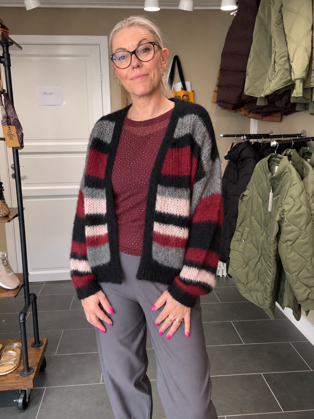 Lina Wine strikcardigan med 30% mohair