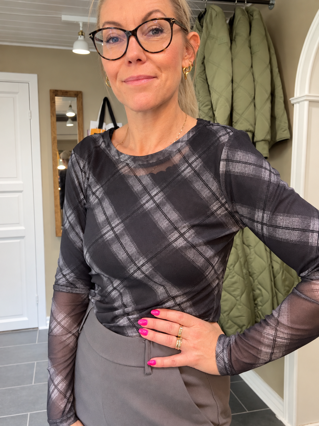 Black Colour Kamma meshbluse i Grey Tartan