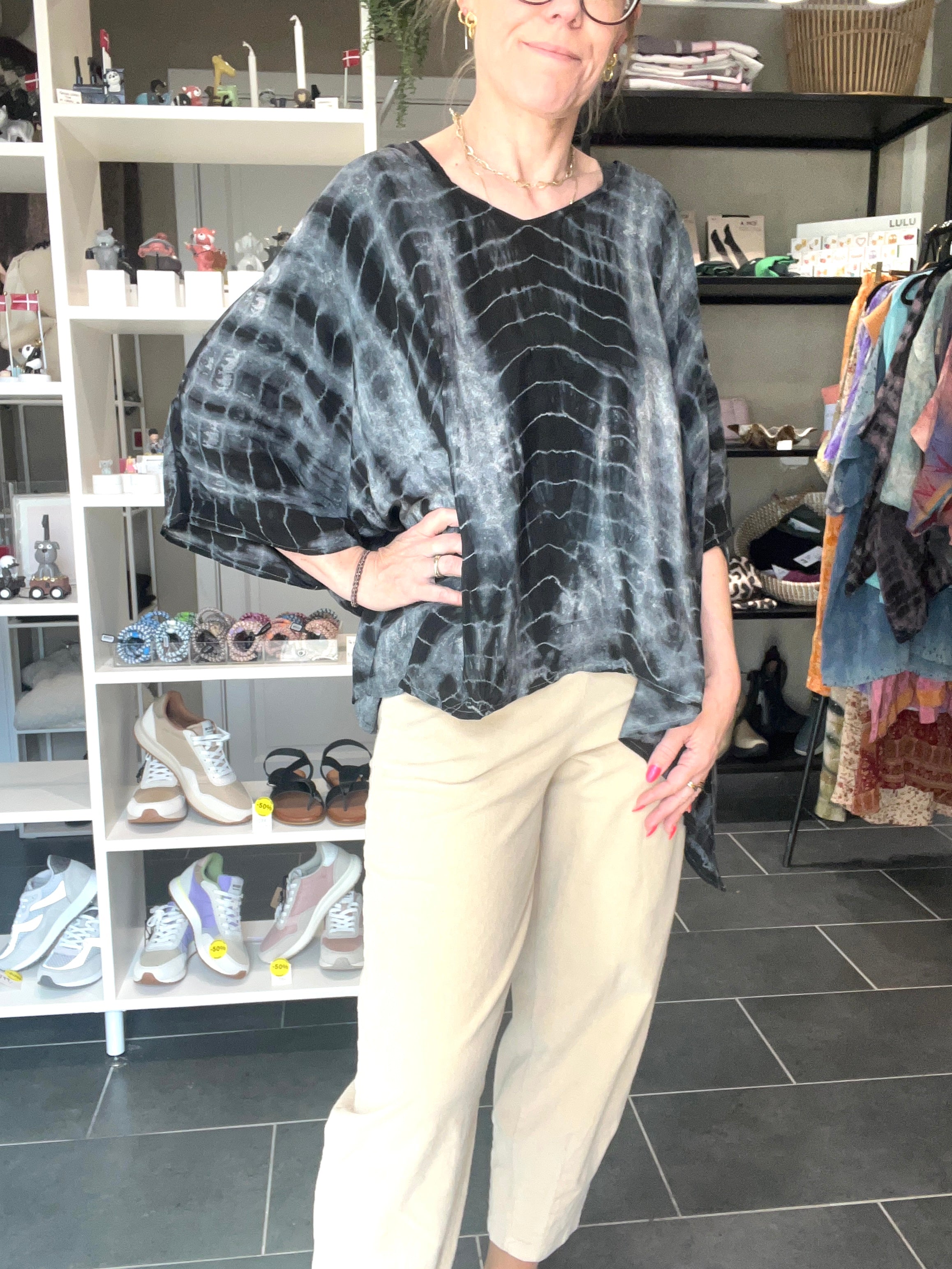 Luftig Lombok poncho bluse i upcyclet silke