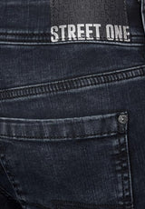 Street One Jane jeans 377053 – casual fit jeans med mellemhøj talje, slim leg og rå detaljer som nitter og flossede kanter