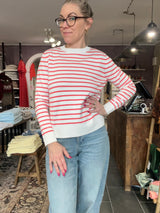 Klassisk dame sweater med moderne farvevalg
