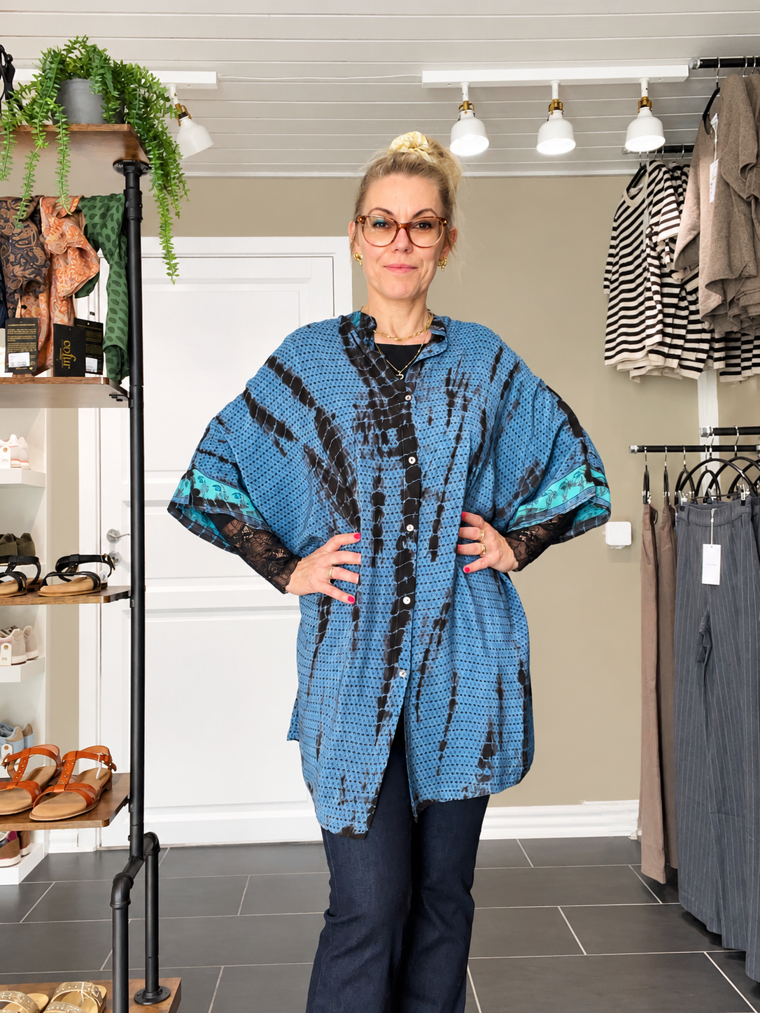 Diva Tunika Onesize – blå tie-dye – 100% Genanvendt Silke – Cofur Denmark