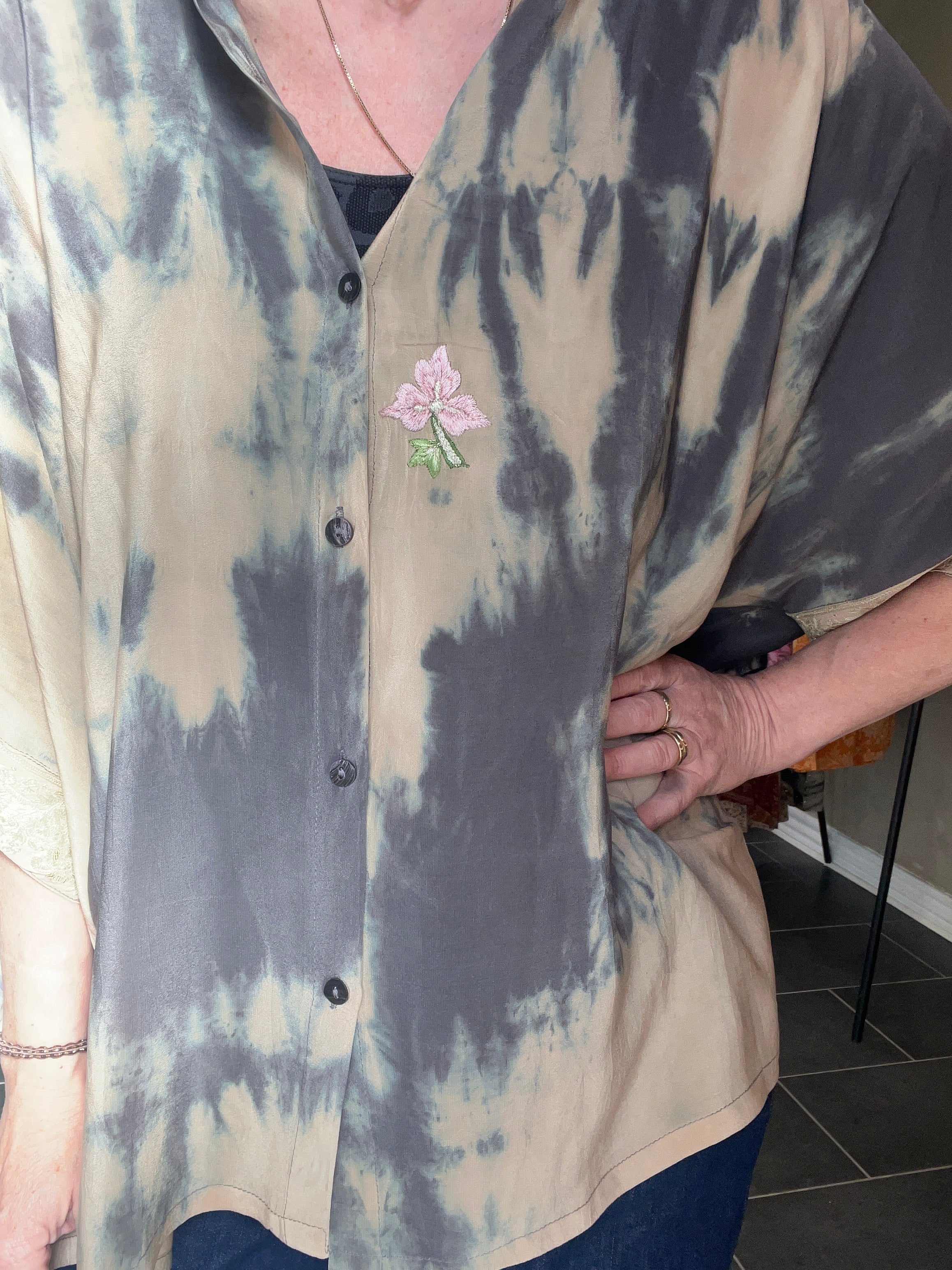 Vintage silkebluse med afslappet pasform