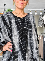 Cofur Denmark grå tie-dye Lombok Poncho Blouse i unik vintage sari-silke