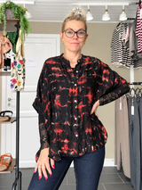 Cofur unika Diva Blouse sort/rød i pre-loved indisk sarisilke