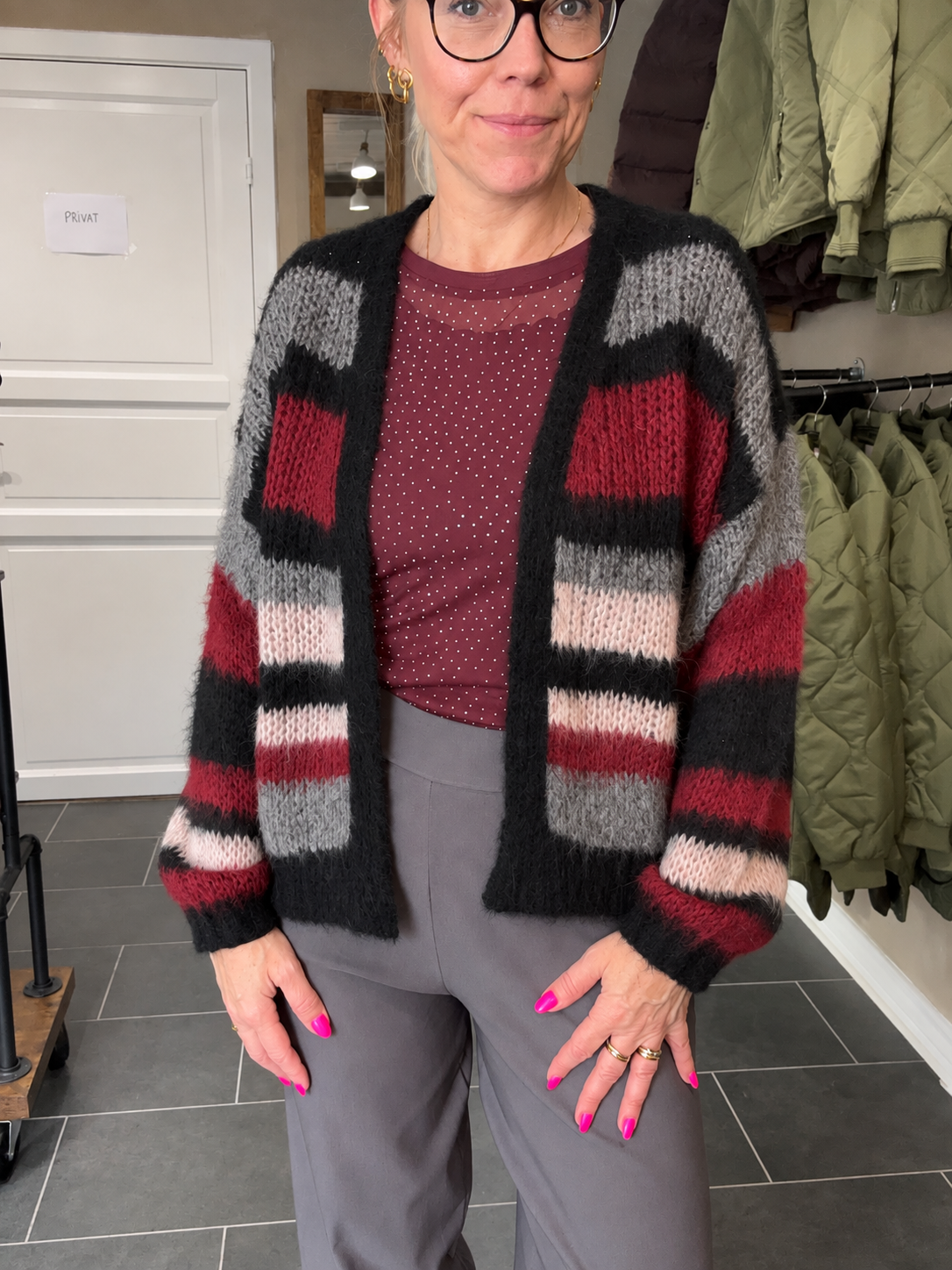 Black Colour Wine cardigan med farverige striber