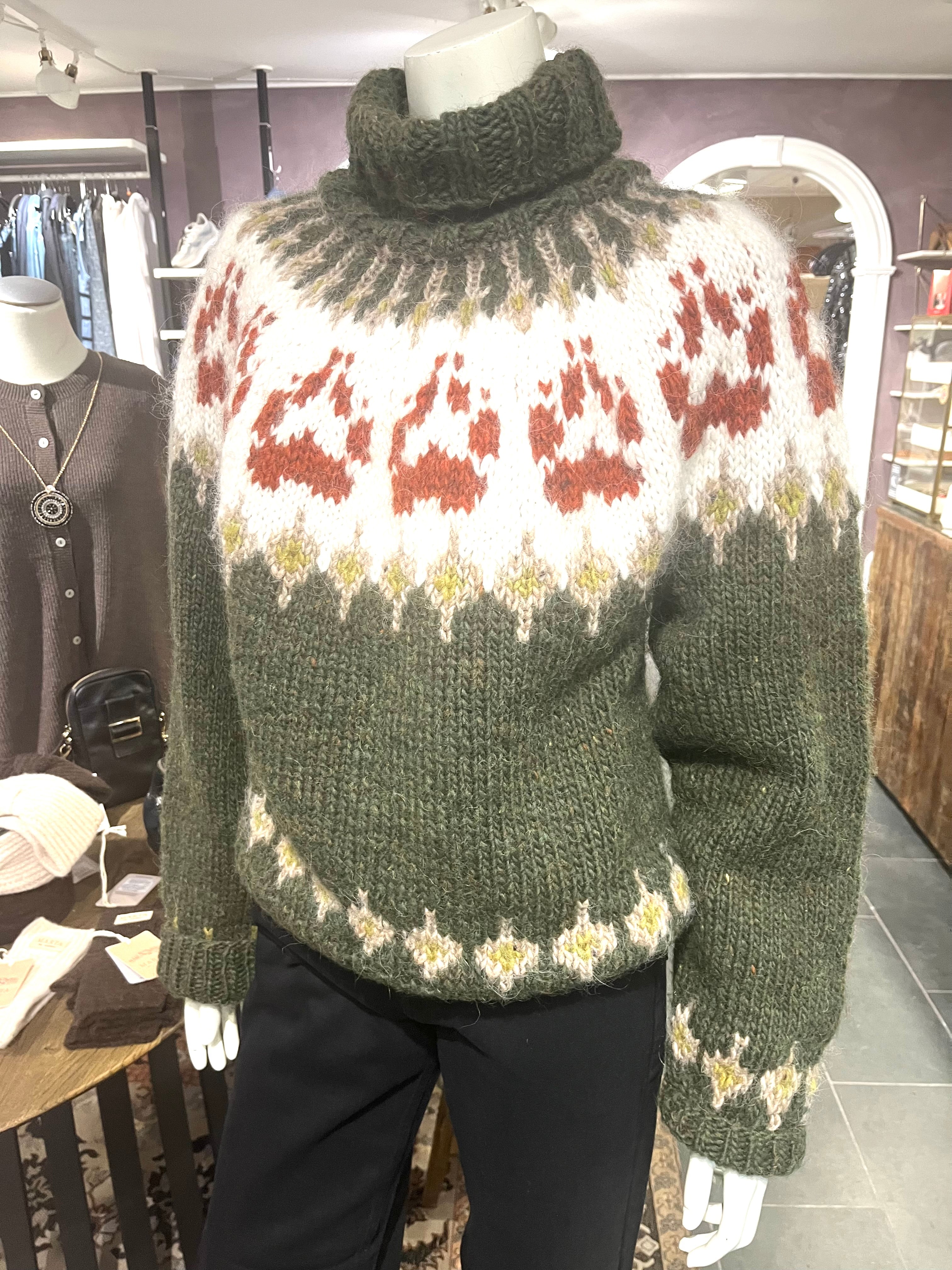 Håndstrikket Balustrik sweater i islandsk uld med pote-mønster