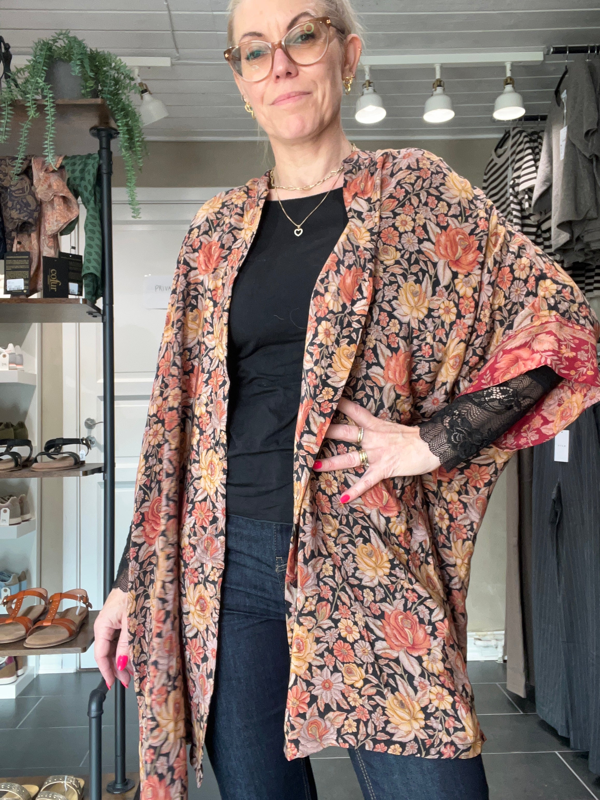 Cofur Diva silketunika onesize med feminint blomsterprint