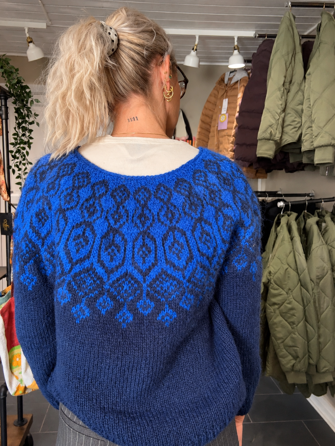 Marineblå Balustrik sweater i norsk pladegarn