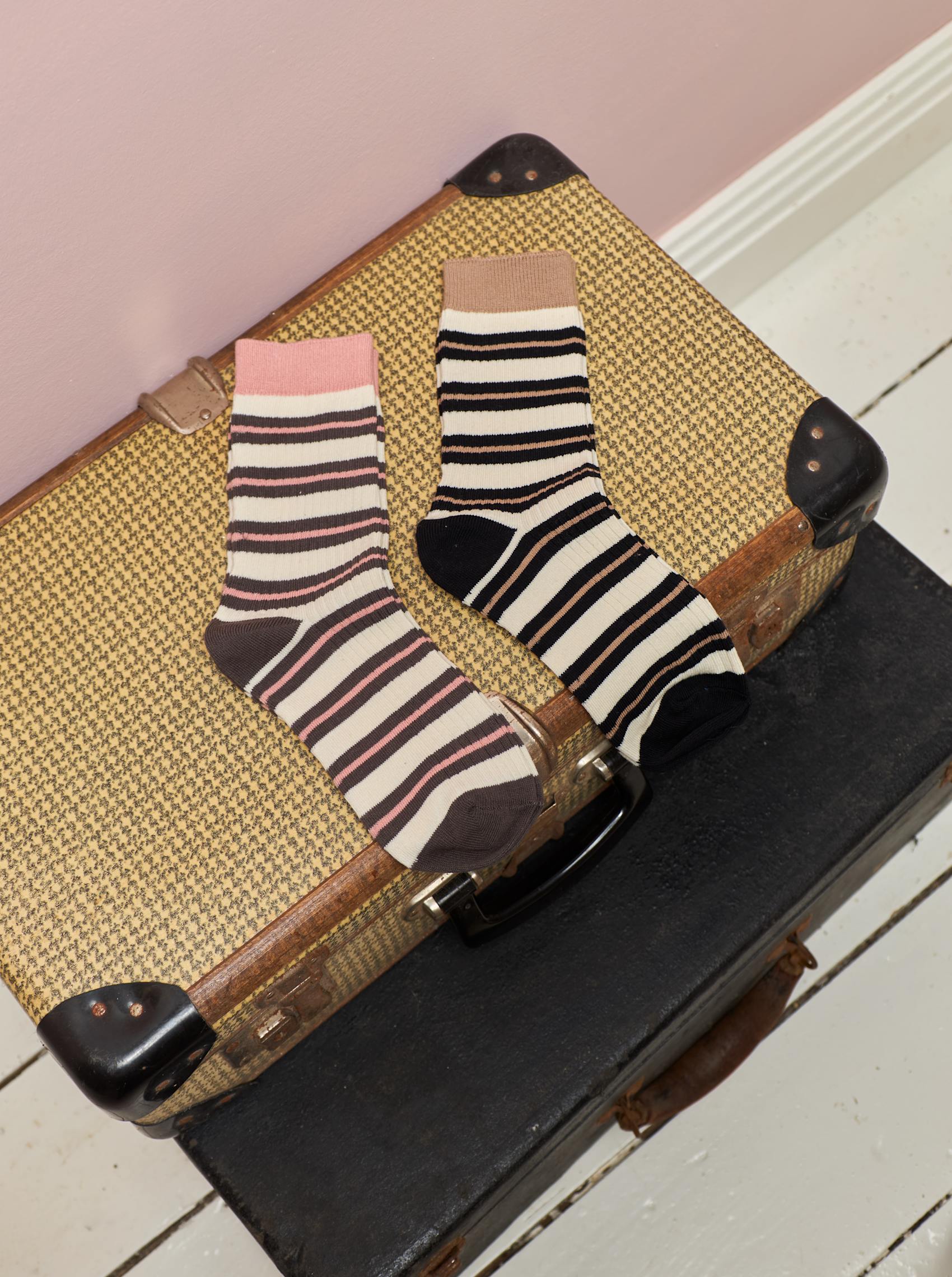 BCBRENDA stribede strømper fra Black Colour i Soft Pink og Brown