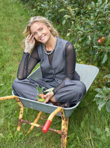 Alexis sort meshbluse med similisten fra Black Colour