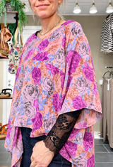 Cofur unika Lombok ponchobluse lilla med blomstermønster i vintage silke