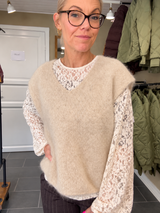 Bjoerk Strikvest – Latte fra Black Colour