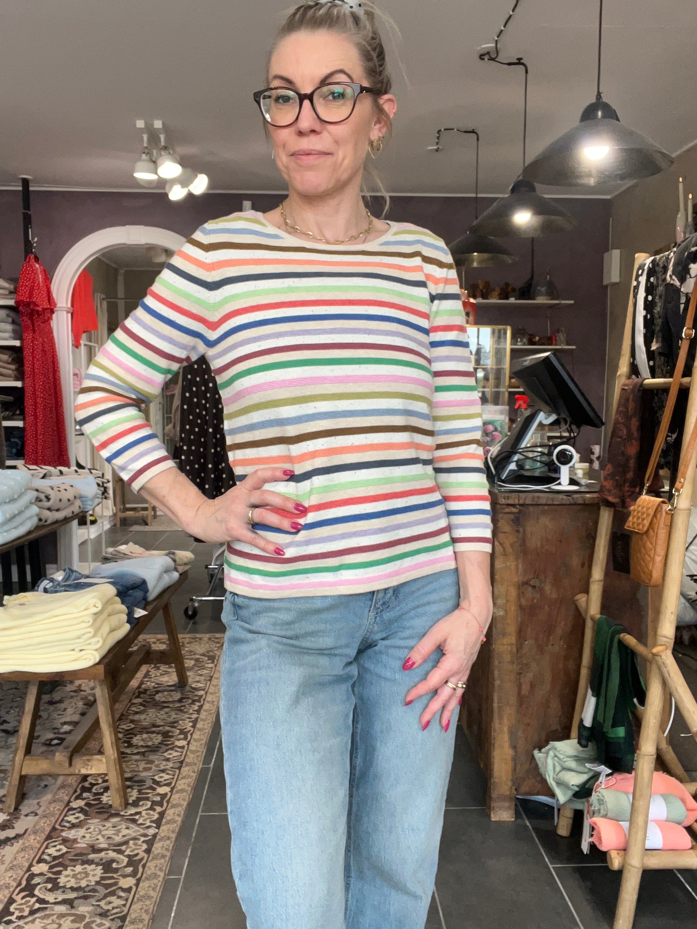 Adele Bluse – Light Oat fra Mansted