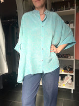 Unik silkebluse i genanvendt sari silke