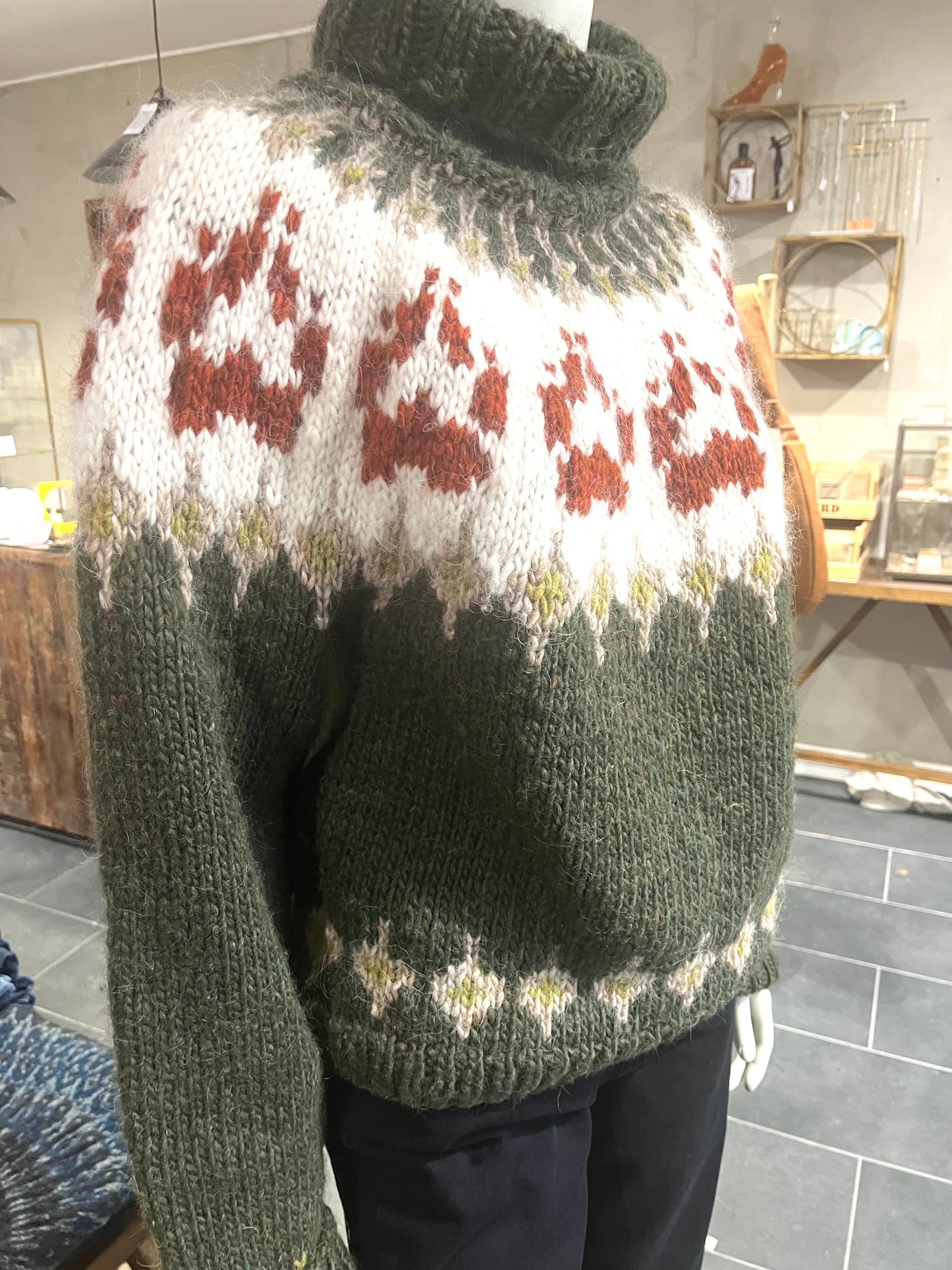 Håndstrikket Balustrik sweater i islandsk uld med pote-mønster