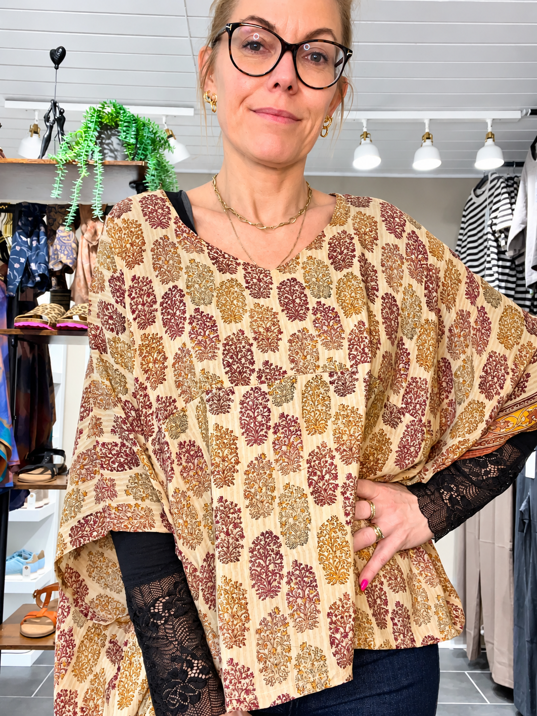 Cofur Lombok Poncho Blouse gylden mønstret unika silkebluse i vintage sari-silke OneSize