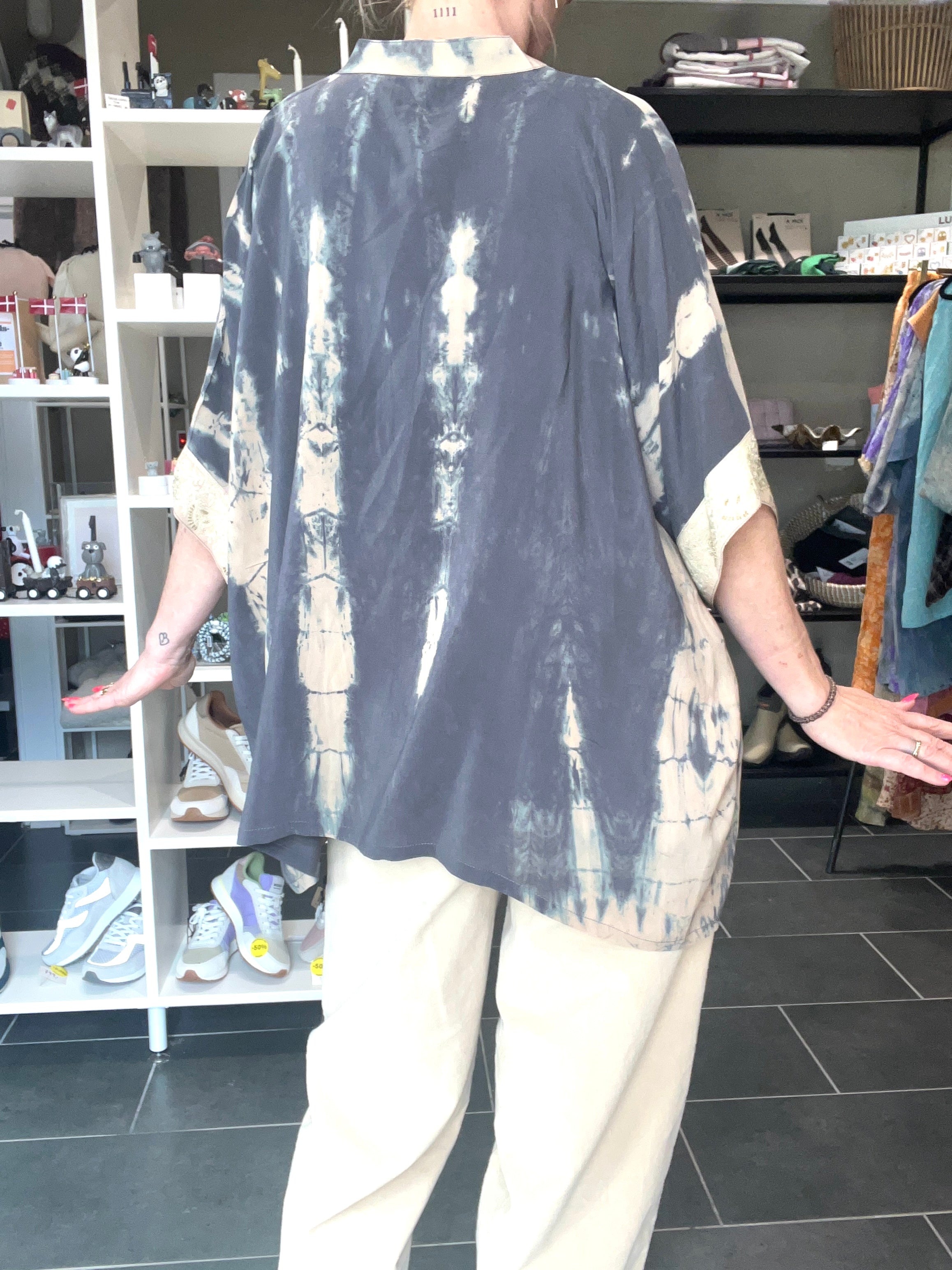 Feminin Diva Blouse fra Cofur Denmark