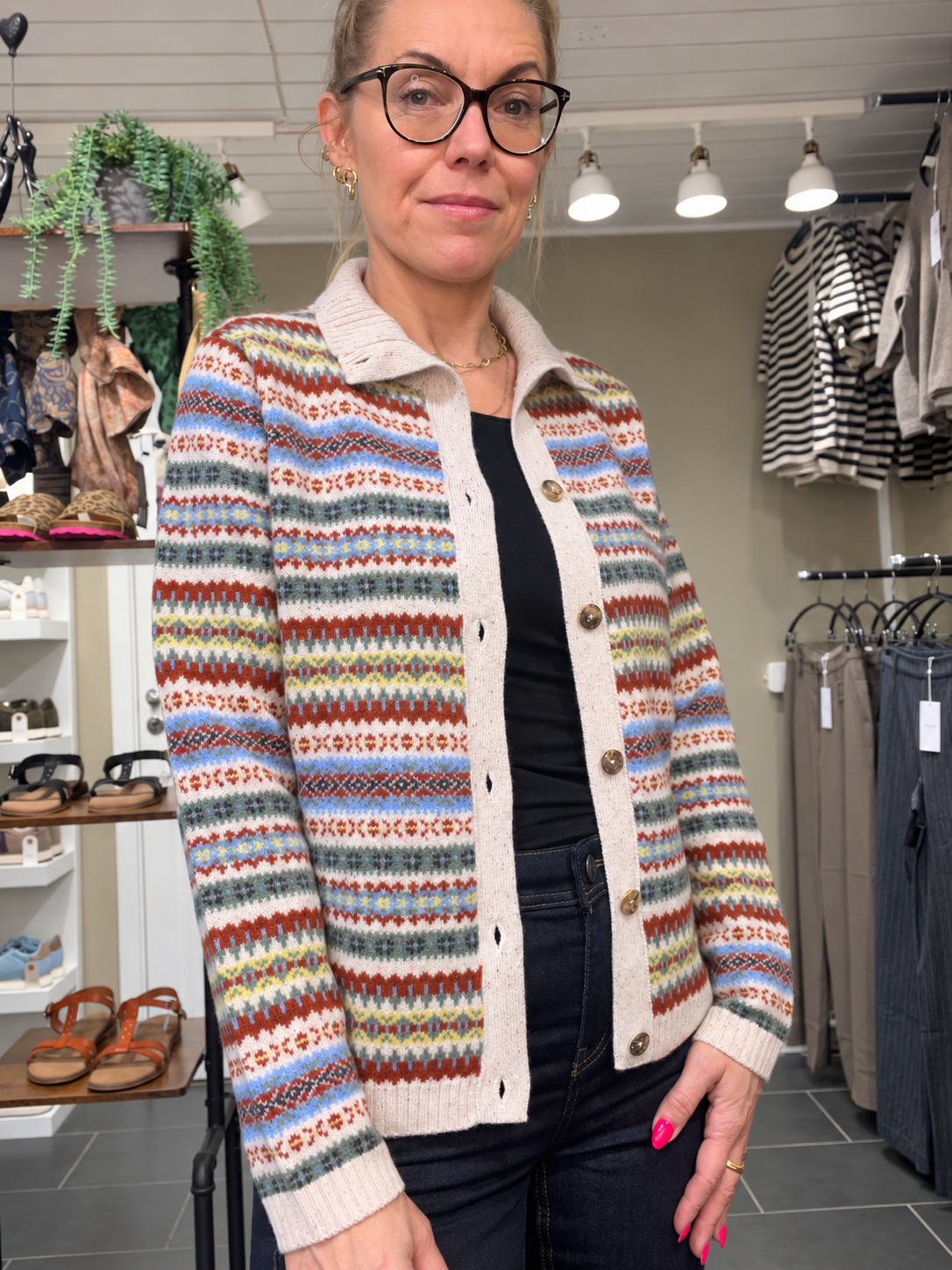 Mansted Faulkner Light Oat uldcardigan med høj hals