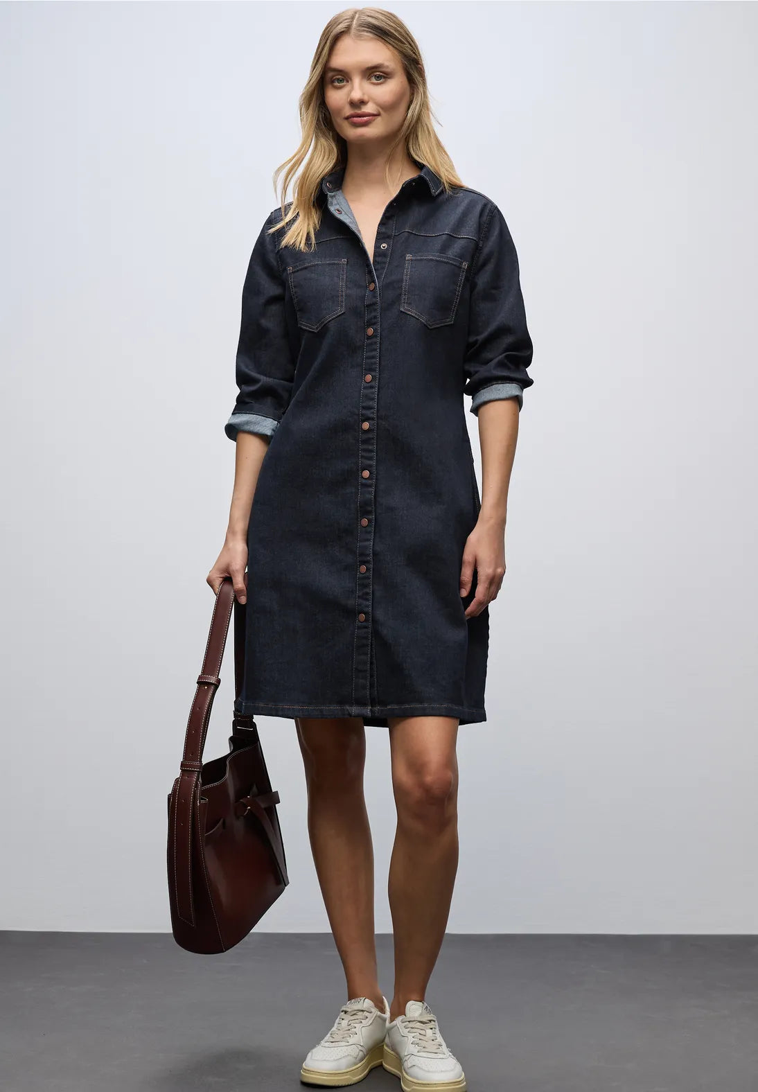 Street One Style Dress 144681 i Rinse Blue Washed med skjortekrave, knapliste og sidelommer