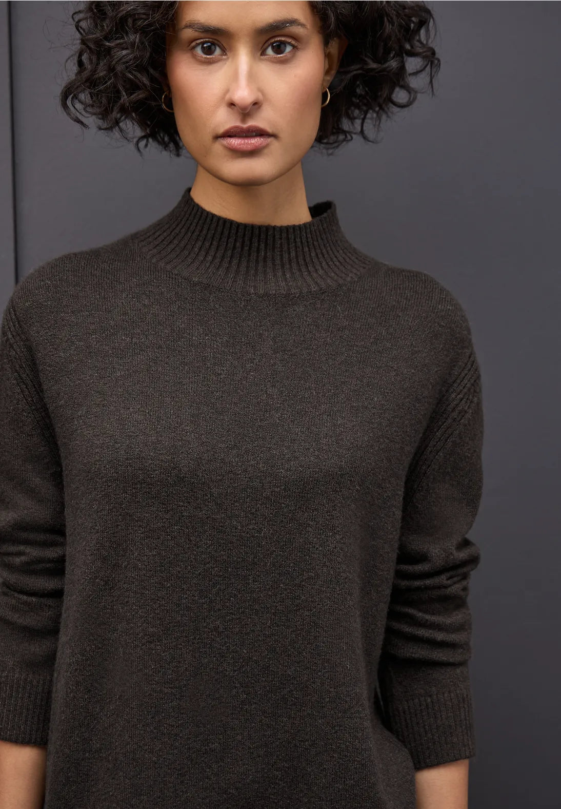 Street One mock neck midi strikkjole – Darkest Brown (144693)