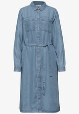 Blå skjortekjole i afslappet denim look