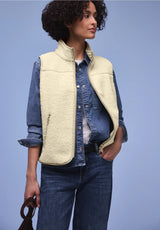 Teddy vest i Eggshell Ecru fra Street One