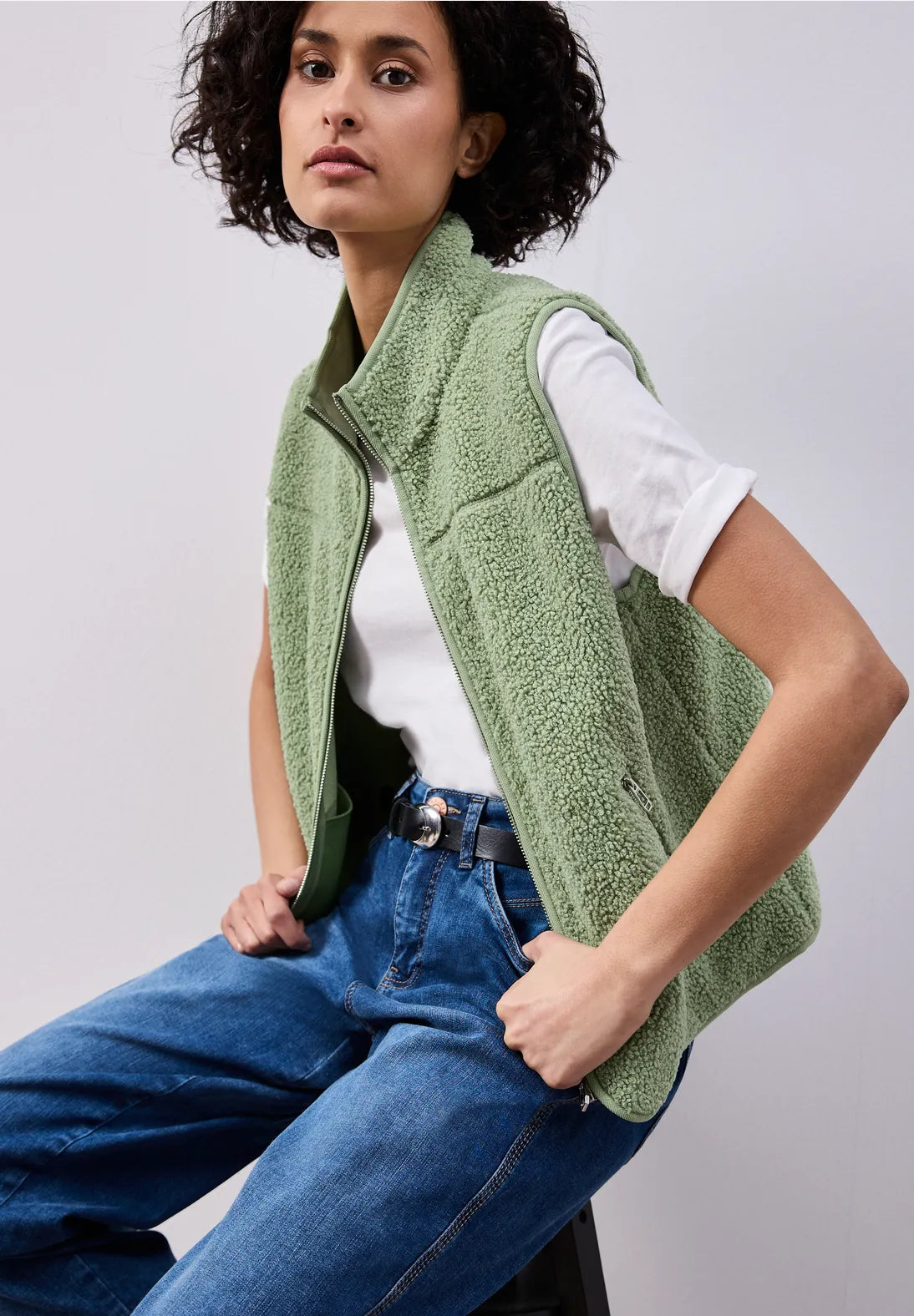 Ærmeløs teddy vest til lag-på-lag styling