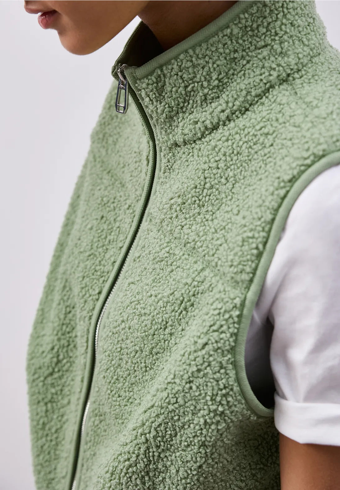 Ærmeløs teddy vest til lag-på-lag styling
