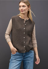 Street One Cosy Sleeveless Cardigan 254032 i Dark Nomad Brown Melange med rund hals og knapliste