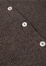 Street One Cosy Sleeveless Cardigan 254032 i Dark Nomad Brown Melange med rund hals og knapliste