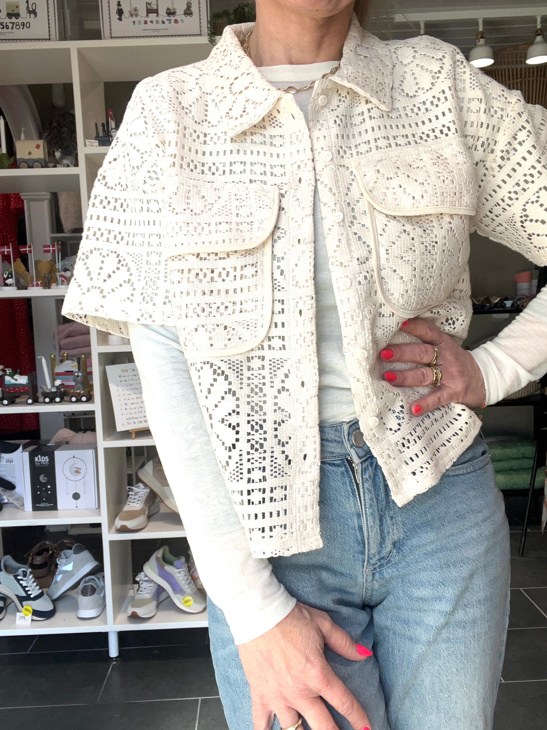 VIMERINDA 2/4 Shirt – Kortærmet Skjorte med Hæklet Look – Birch – VILA
