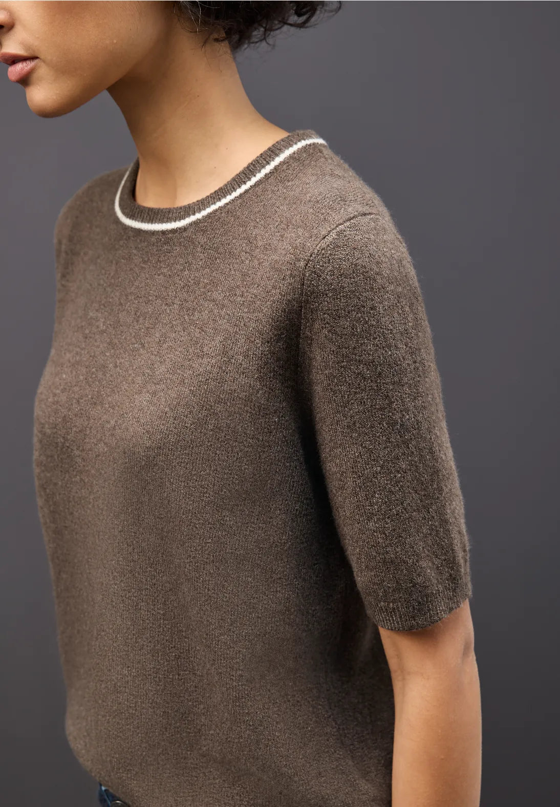 Street One roundneck sweater 303477 i dark nomad brown meleret – kortærmet strik med rund hals
