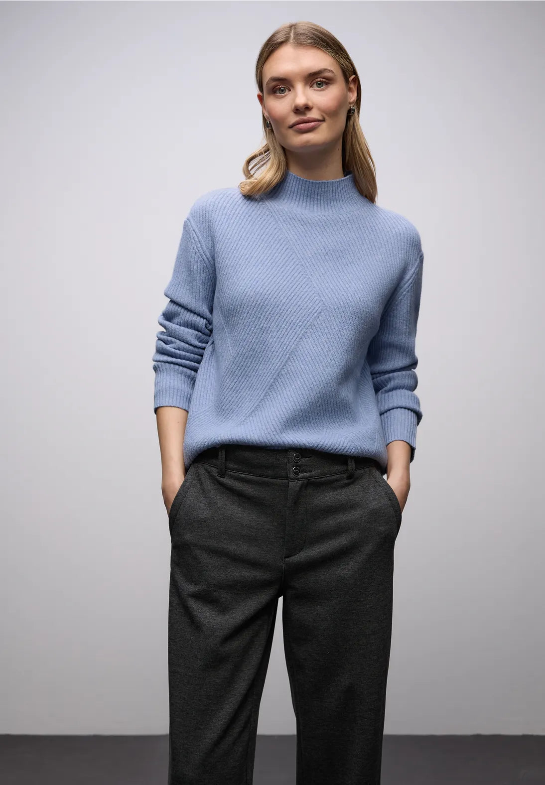 Cosy Structure Sweater fra Street One i farven Frosted Blue meleret set forfra
