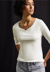 Street One LTD QR Basic Shirt – Off White, rundet V-hals med knap