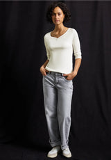 Styling: Off white Street One V-hals T-shirt med jeans