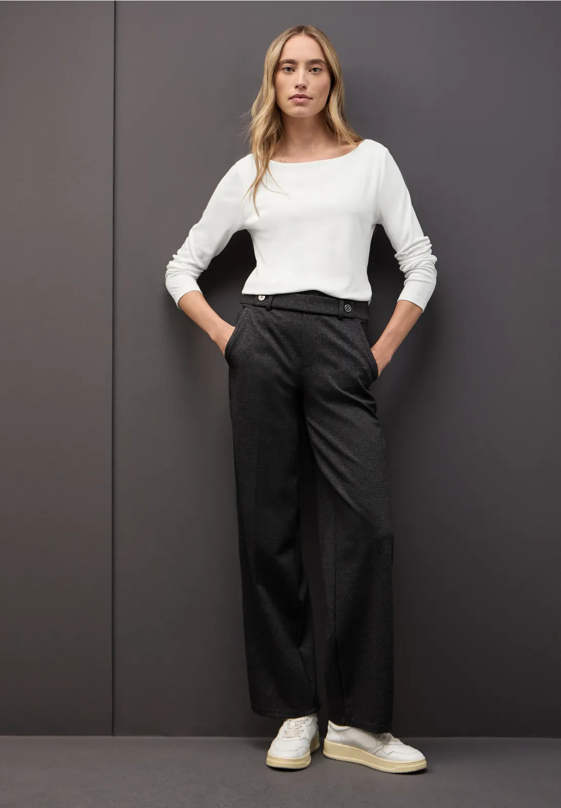 Street One QR New Lanea 324176 i off white – langærmet basisbluse med U-bådsudskæring og dobbelt forstykke