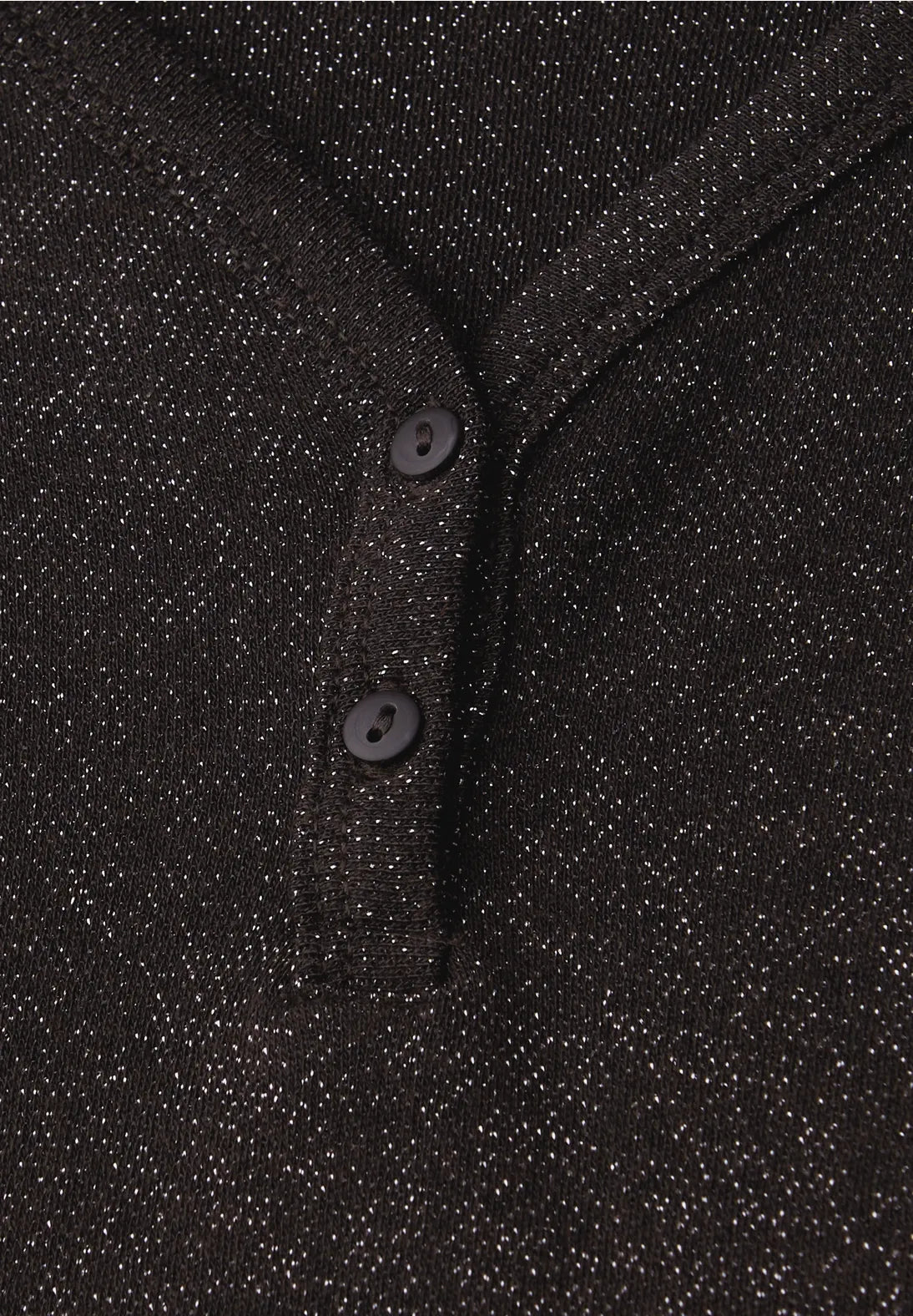 Street One Basic Shiny Shirt 324180 i dark brown med knaplukning og shiny finish
